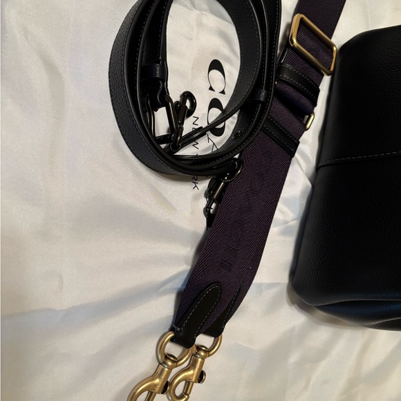 Coach Lana Shoulder Bag 23 - Picture 6 of 7